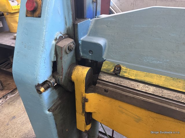 Ohýbačka plechů hydraulická XONM 2000/2 B (2 - Ohybacka plechu hydraulicka XONM 2000-2 B (3).JPG)